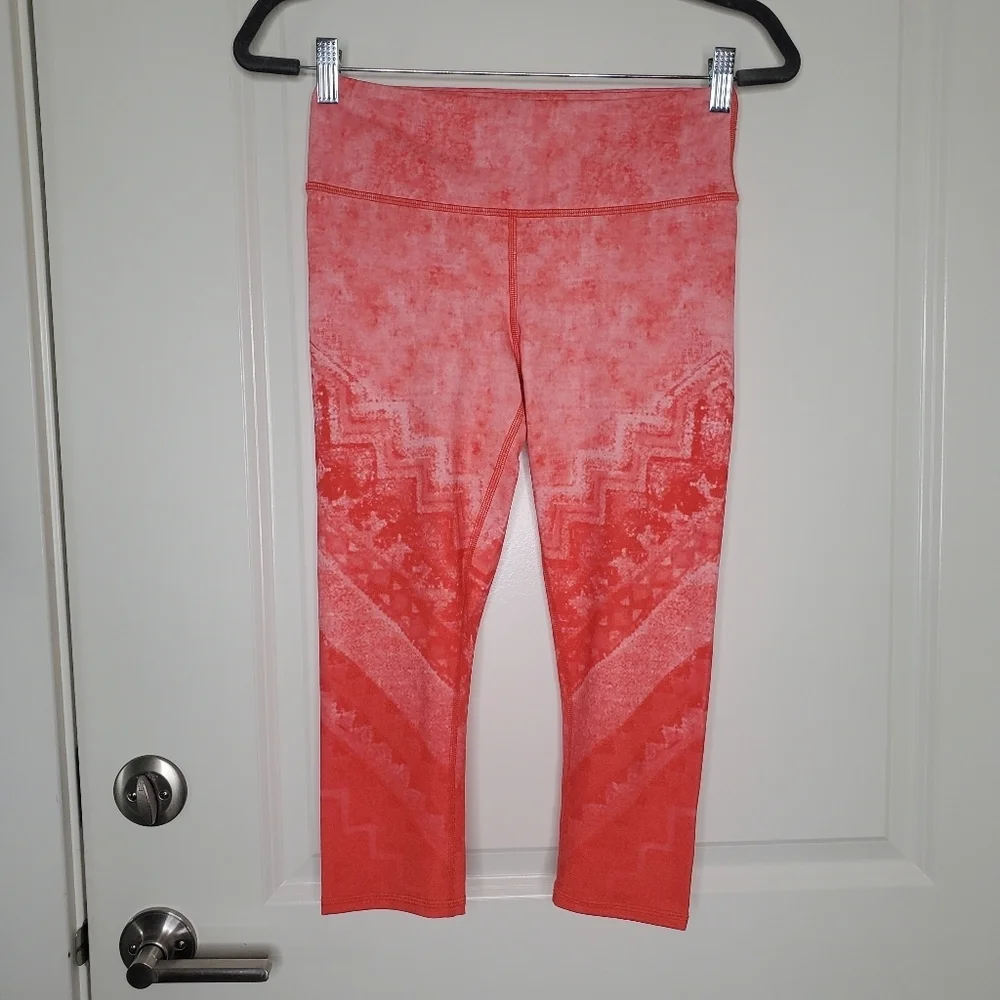 Alo Yoga Pink Printed Mid Rise Airbrush Capri Crop Tight Leggings